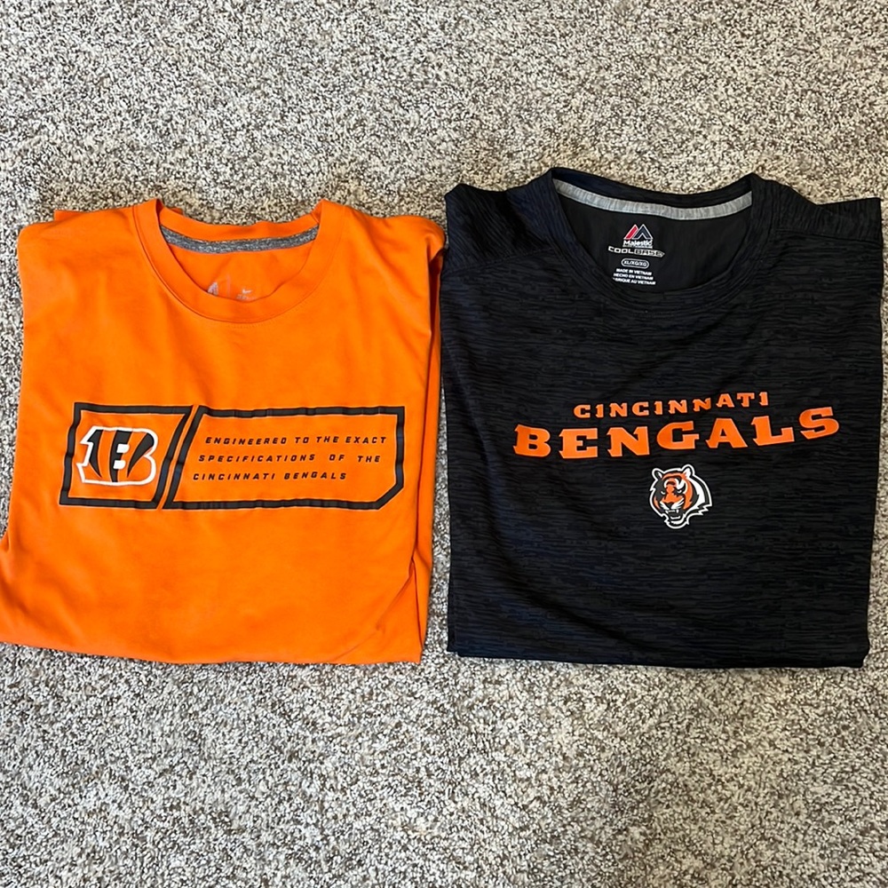 2 Cincinnati Bengals men's short sleeve T shirts - size XL
